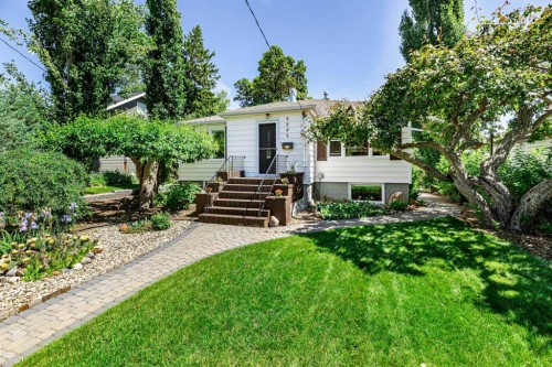 5305 44 Avenue, Red Deer, AB 