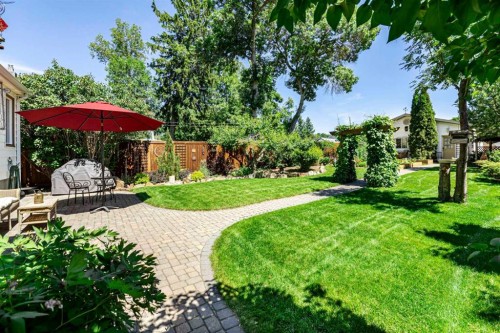 5305 44 Avenue, Red Deer, AB 