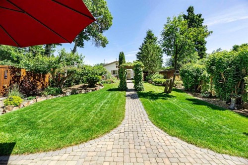 5305 44 Avenue, Red Deer, AB 