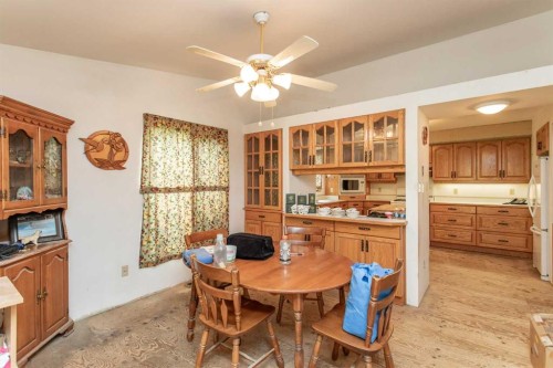 37 Pamely Avenue, Red Deer, AB - Indoor Photo Showing Dining Room
