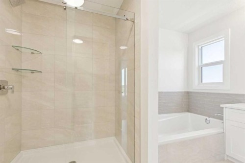 425 Lewiston Landing Ne, Calgary, AB - Indoor Photo Showing Bathroom