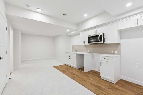 425 Lewiston Landing Ne, Calgary, AB - Indoor Photo Showing Kitchen