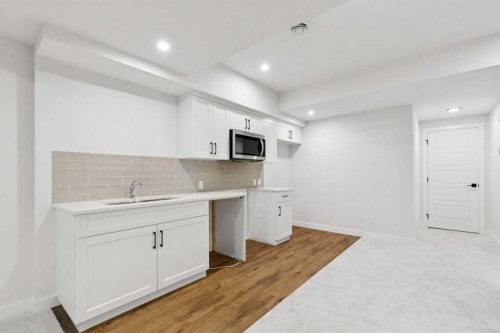 425 Lewiston Landing Ne, Calgary, AB - Indoor Photo Showing Kitchen