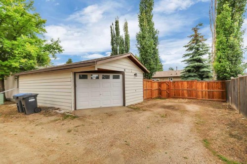 4412 45 Avenue, Sylvan Lake, AB 