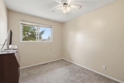 4420 57 Avenue, Innisfail, AB - Indoor Photo Showing Other Room