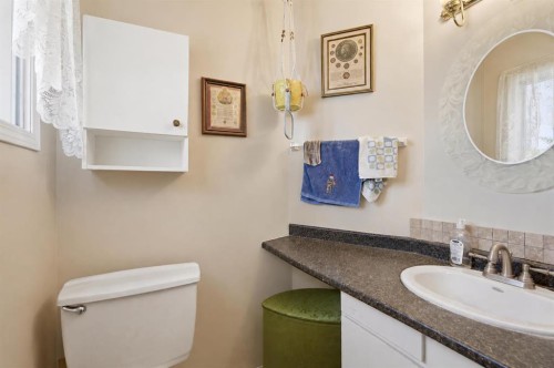 4420 57 Avenue, Innisfail, AB - Indoor Photo Showing Bathroom