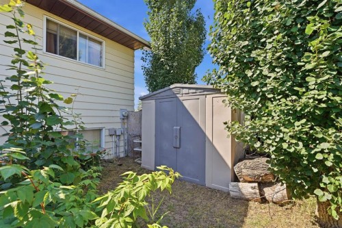 4420 57 Avenue, Innisfail, AB - Outdoor