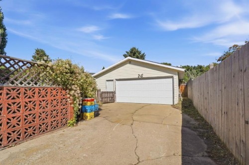 4420 57 Avenue, Innisfail, AB - Outdoor With Exterior
