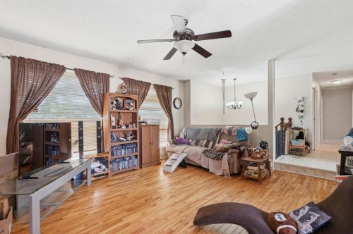 4420 57 Avenue, Innisfail, AB - Indoor Photo Showing Living Room