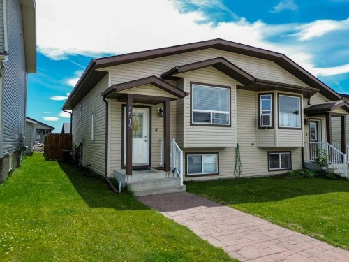 4519 45 Avenue Close Avenue Close  Rocky Mountain House, AB T4T 1W8