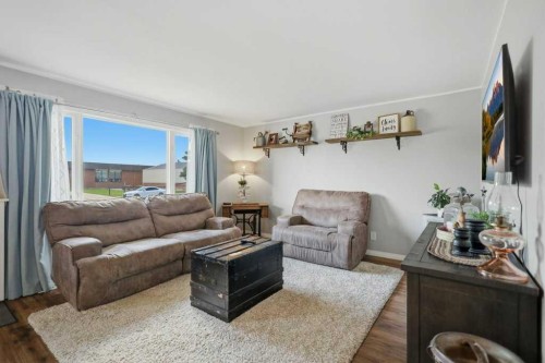 5028 48 Avenue, Caroline, AB - Indoor Photo Showing Living Room