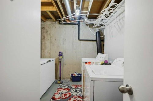 5028 48 Avenue, Caroline, AB - Indoor Photo Showing Laundry Room