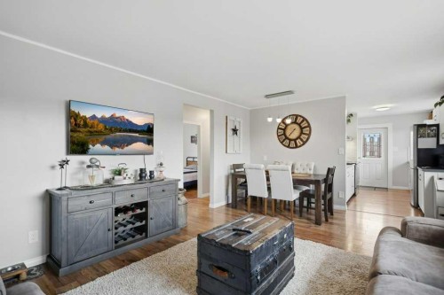 5028 48 Avenue, Caroline, AB - Indoor Photo Showing Living Room