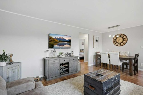 5028 48 Avenue, Caroline, AB - Indoor Photo Showing Living Room