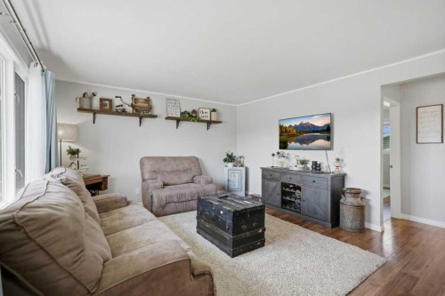 5028 48 Avenue, Caroline, AB - Indoor Photo Showing Living Room
