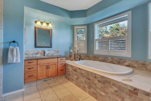 6406 55 Avenue, Ponoka, AB - Indoor Photo Showing Bathroom