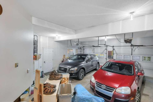 6406 55 Avenue, Ponoka, AB - Indoor Photo Showing Garage