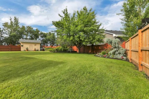 6406 55 Avenue, Ponoka, AB - Outdoor With Backyard
