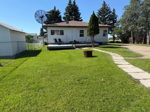 5206 61 Avenue, Ponoka, AB - Outdoor