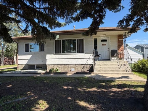 5206 61 Avenue  Ponoka, AB T4J 1E8