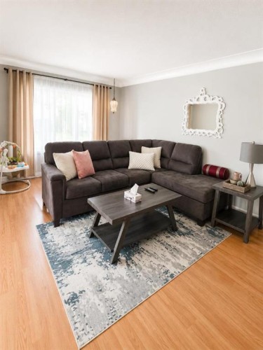 5206 61 Avenue, Ponoka, AB - Indoor Photo Showing Living Room