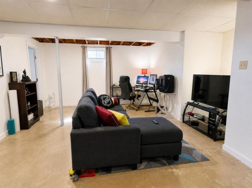 5206 61 Avenue, Ponoka, AB - Indoor