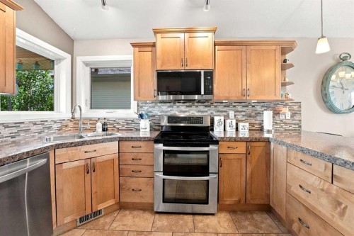 84 Mackenzie Crescent, Lacombe, AB - Indoor Photo Showing Kitchen With Double Sink