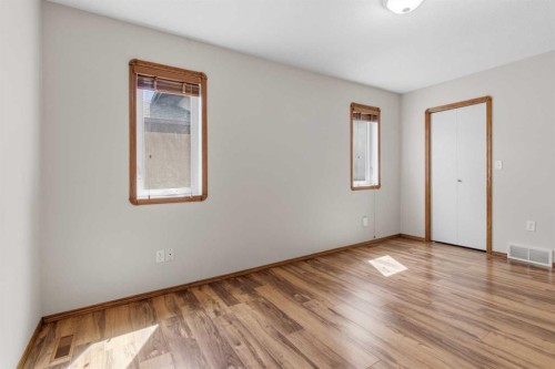 3 Pickering Close, Sylvan Lake, AB 