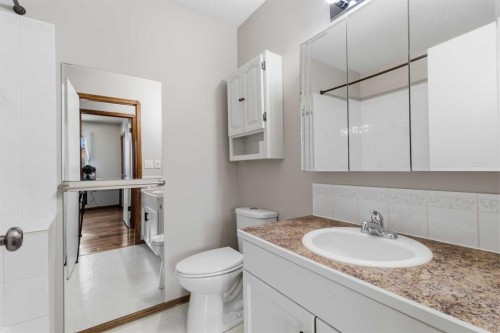 3 Pickering Close, Sylvan Lake, AB 