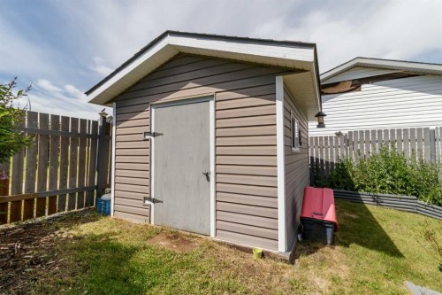 3 Pickering Close, Sylvan Lake, AB 