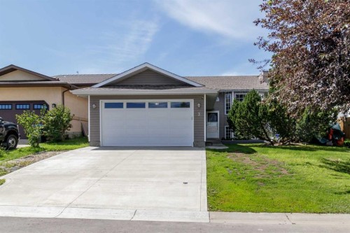 3 Pickering Close, Sylvan Lake, AB 
