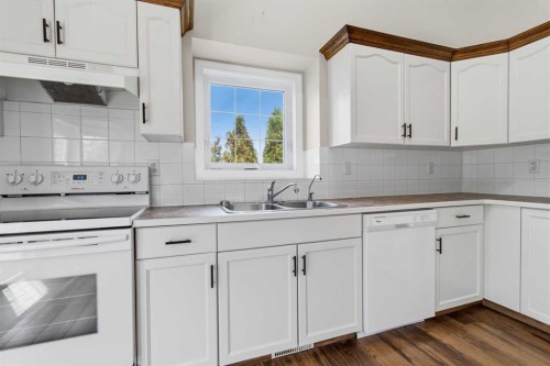3 Pickering Close, Sylvan Lake, AB 