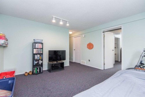 44 Huget Crescent, Red Deer, AB 