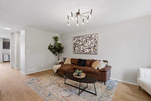 303-30 Carleton Avenue, Red Deer, AB - Indoor Photo Showing Living Room