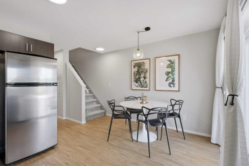303-30 Carleton Avenue, Red Deer, AB - Indoor Photo Showing Dining Room