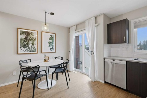 303-30 Carleton Avenue, Red Deer, AB - Indoor Photo Showing Kitchen