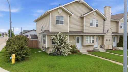 18 Terrace Heights Drive, Lacombe, AB - Outdoor With Facade
