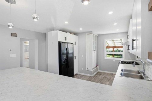 4132 50 Avenue, Innisfail, AB - Indoor Photo Showing Kitchen With Double Sink