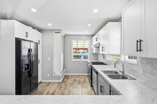 4132 50 Avenue, Innisfail, AB - Indoor Photo Showing Kitchen With Double Sink With Upgraded Kitchen