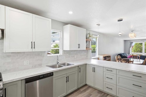 4132 50 Avenue, Innisfail, AB - Indoor Photo Showing Kitchen With Double Sink With Upgraded Kitchen