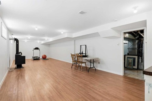 4132 50 Avenue, Innisfail, AB - Indoor