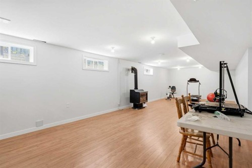 4132 50 Avenue, Innisfail, AB - Indoor