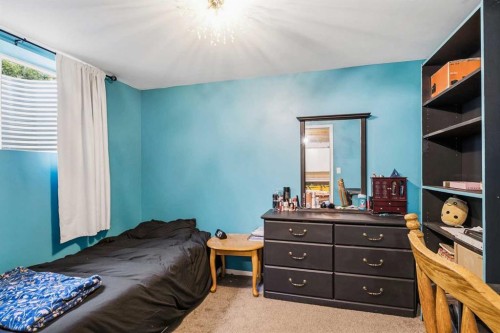 4132 50 Avenue, Innisfail, AB - Indoor Photo Showing Bedroom