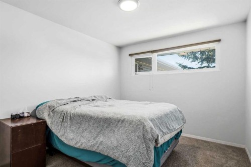 4132 50 Avenue, Innisfail, AB - Indoor Photo Showing Bedroom