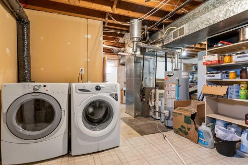 4132 50 Avenue, Innisfail, AB - Indoor Photo Showing Laundry Room