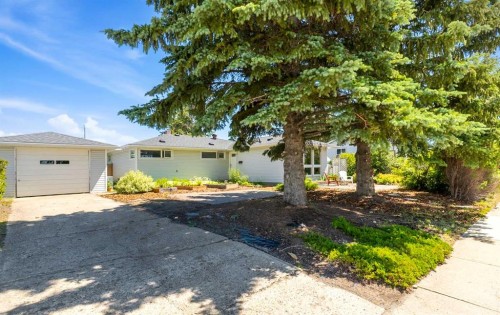 4132 50 Avenue, Innisfail, AB - Outdoor
