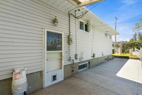 4132 50 Avenue, Innisfail, AB - Outdoor With Exterior