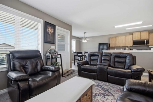 56 Heron Court, Penhold, AB - Indoor Photo Showing Living Room