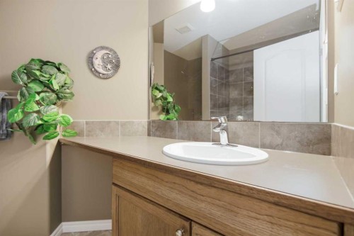 56 Heron Court, Penhold, AB - Indoor Photo Showing Bathroom