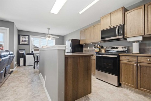 56 Heron Court, Penhold, AB - Indoor Photo Showing Kitchen